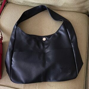 Black leather pebble purse. Soft hobo style.